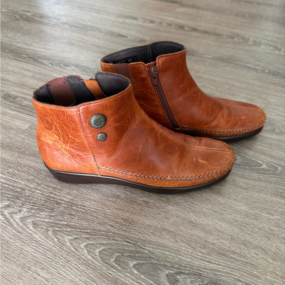 SAS Women’s Chestnut Brown Jade Leather Ankle Boots (**8.5 Slim)